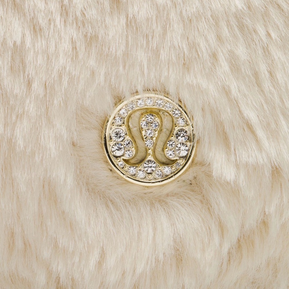 🆕 LULULEMON Everywhere Belt Bag Plush Fleece *Rhinestone Logo! NEW Ivory/Gold - Picture 4 of 17